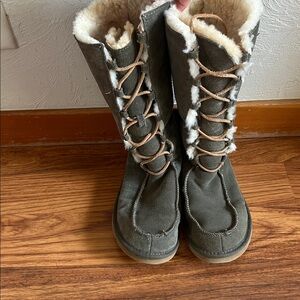 UGG Gray Winter Boots with Cream Lining